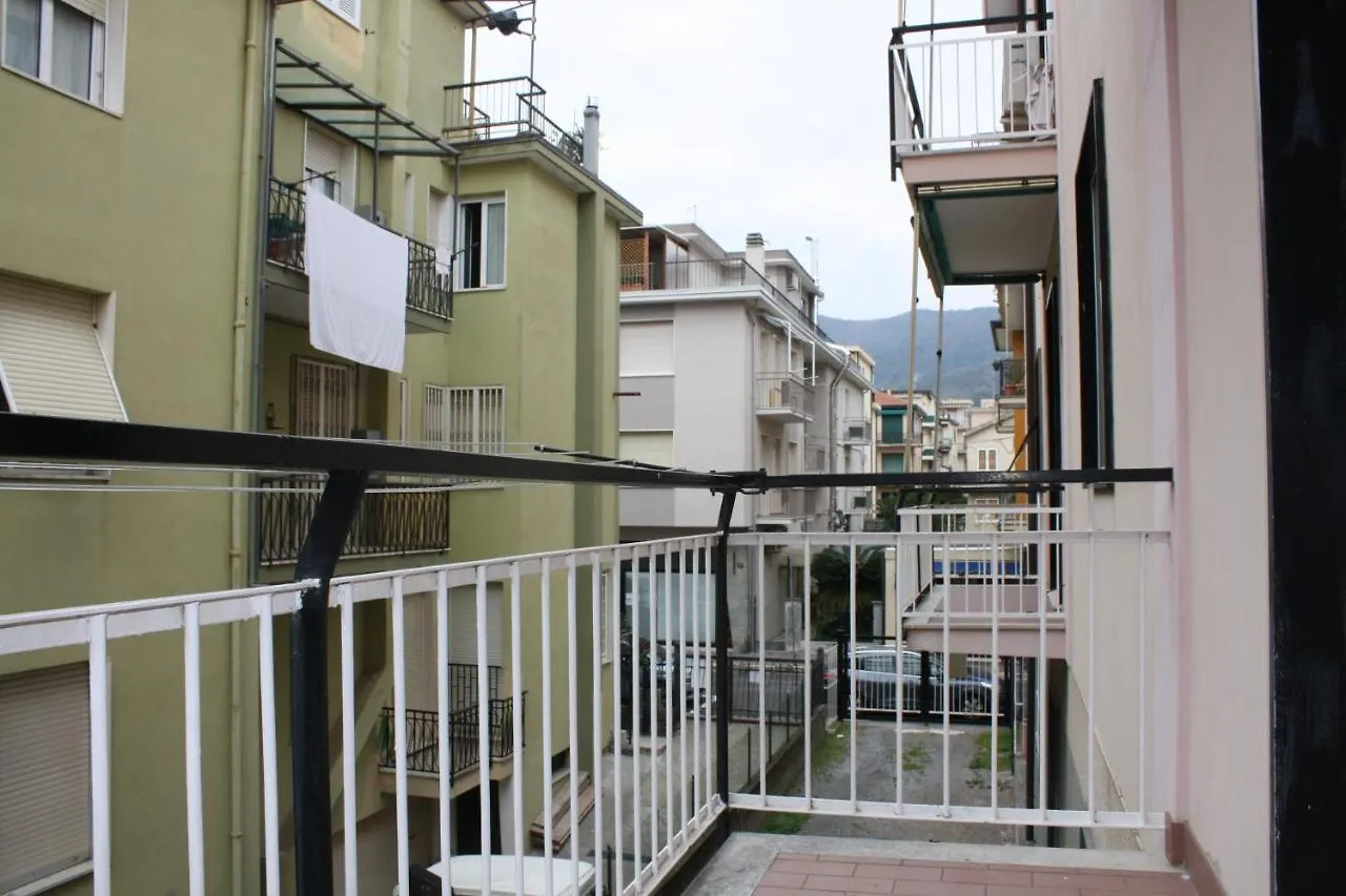 Casa Emma 400 Mt Dal Mare Apartment Spotorno Italy